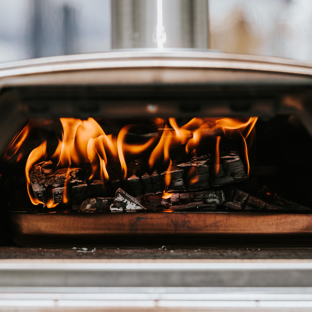 Ooni Karu 16 burning kiln dried logs