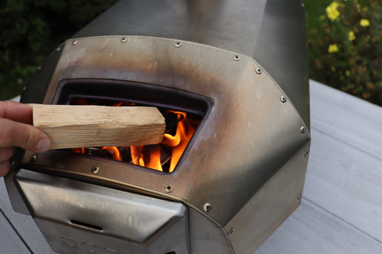 British kiln-dried oak hardwood kindling, cut perfectly to size to fit Ooni Karu, Gozney Roccbox, Alfresco Chef Ember and other tabletop pizza ovens